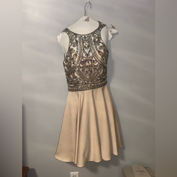 Formal Dress, cream, tan, gold. size 4 in EUC - Picture 2 of 16